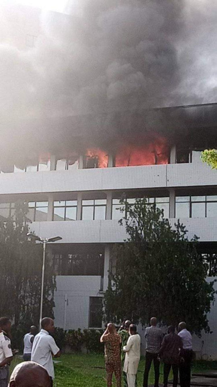 Breaking- ABUJA: Fire guts supreme Court of justice chamber.